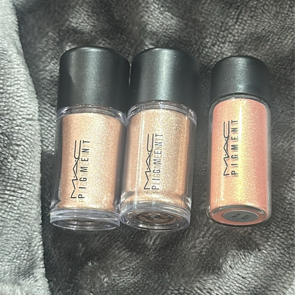 Qty-1 MAC Pigment Mini